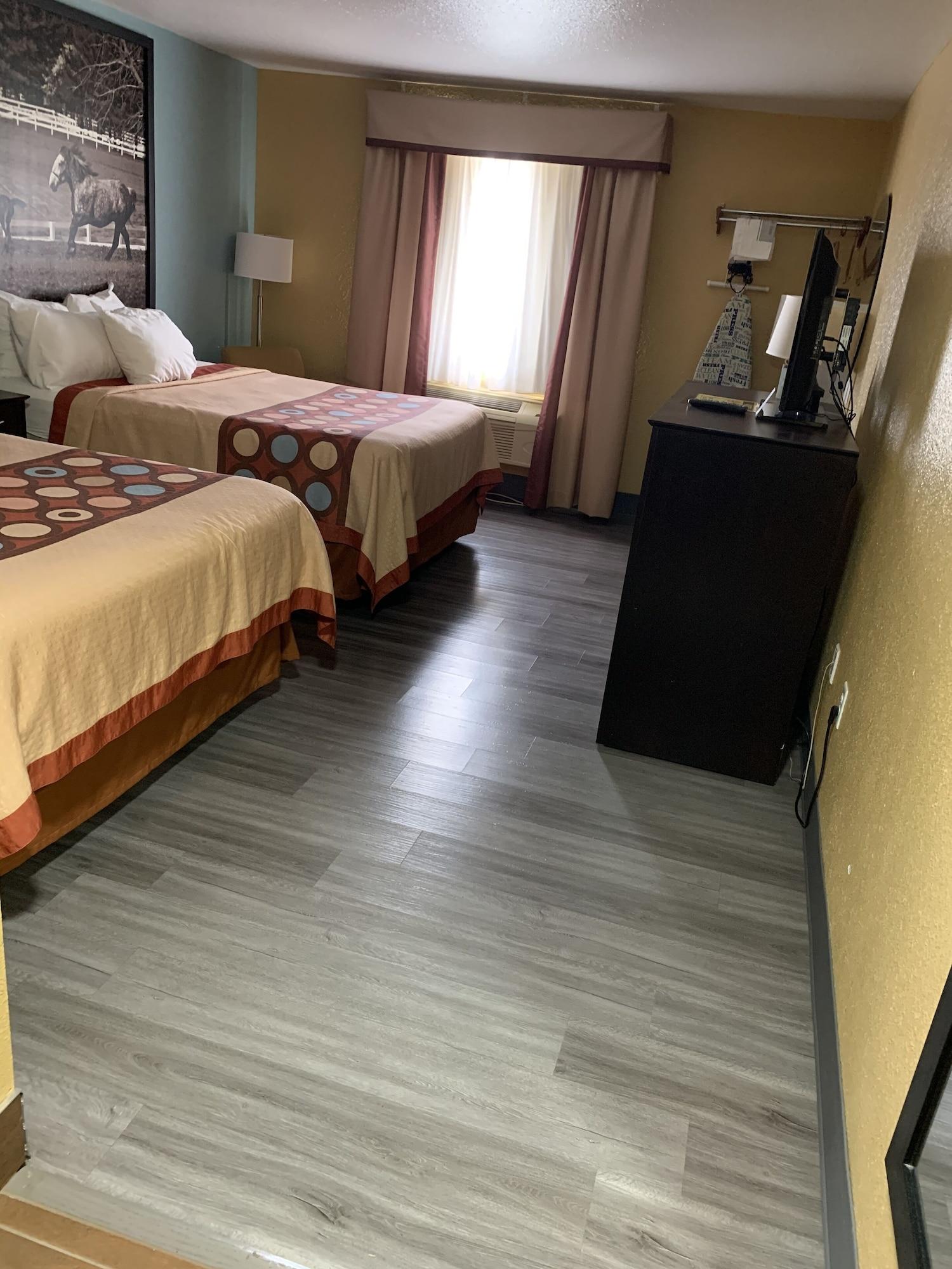 Super 8 By Wyndham Richmond Hotel Екстериор снимка