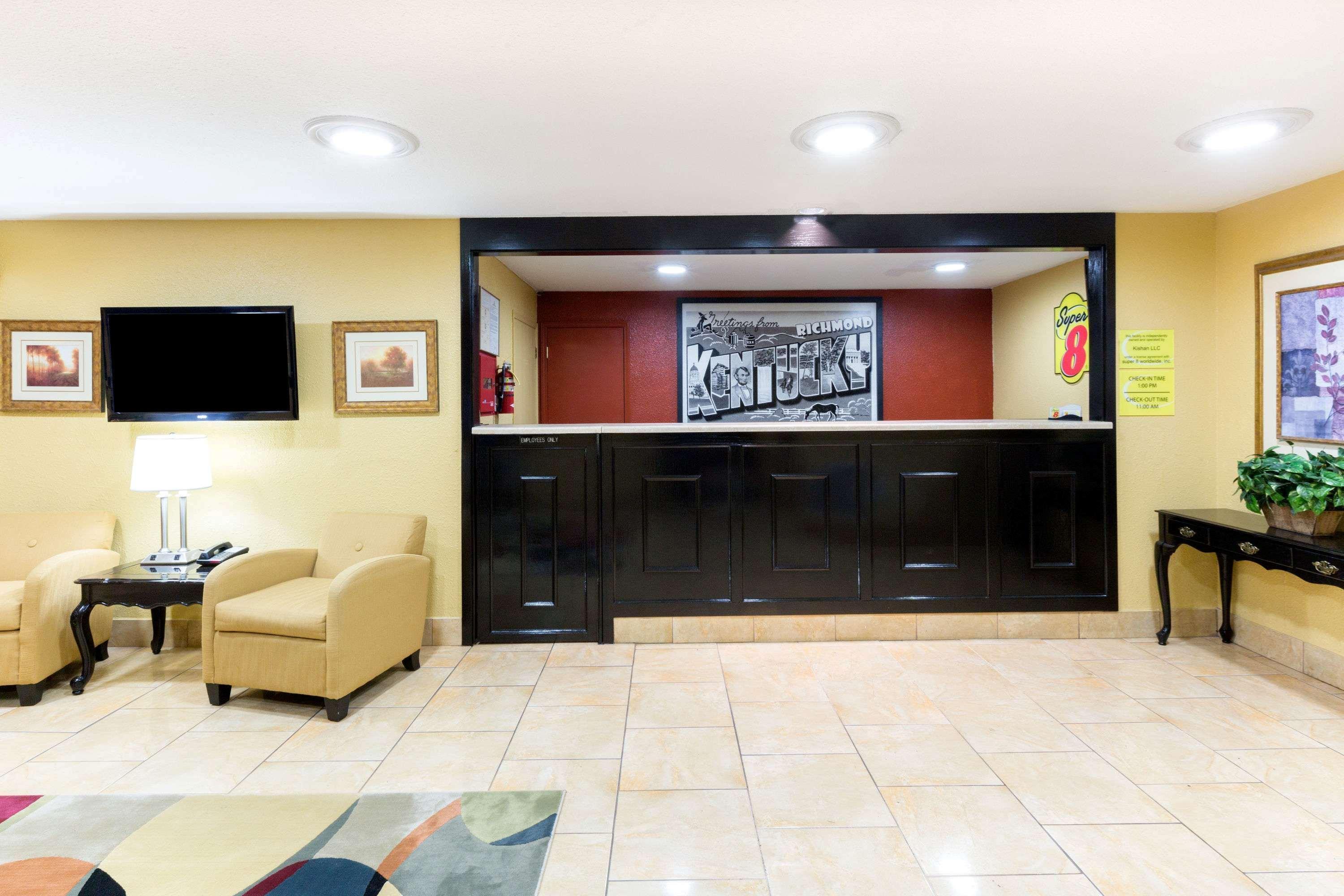 Super 8 By Wyndham Richmond Hotel Екстериор снимка