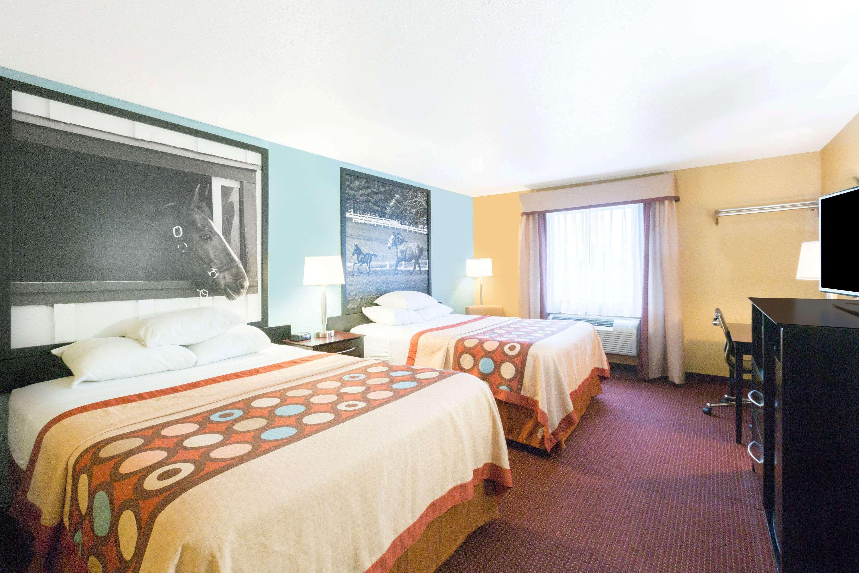 Super 8 By Wyndham Richmond Hotel Екстериор снимка