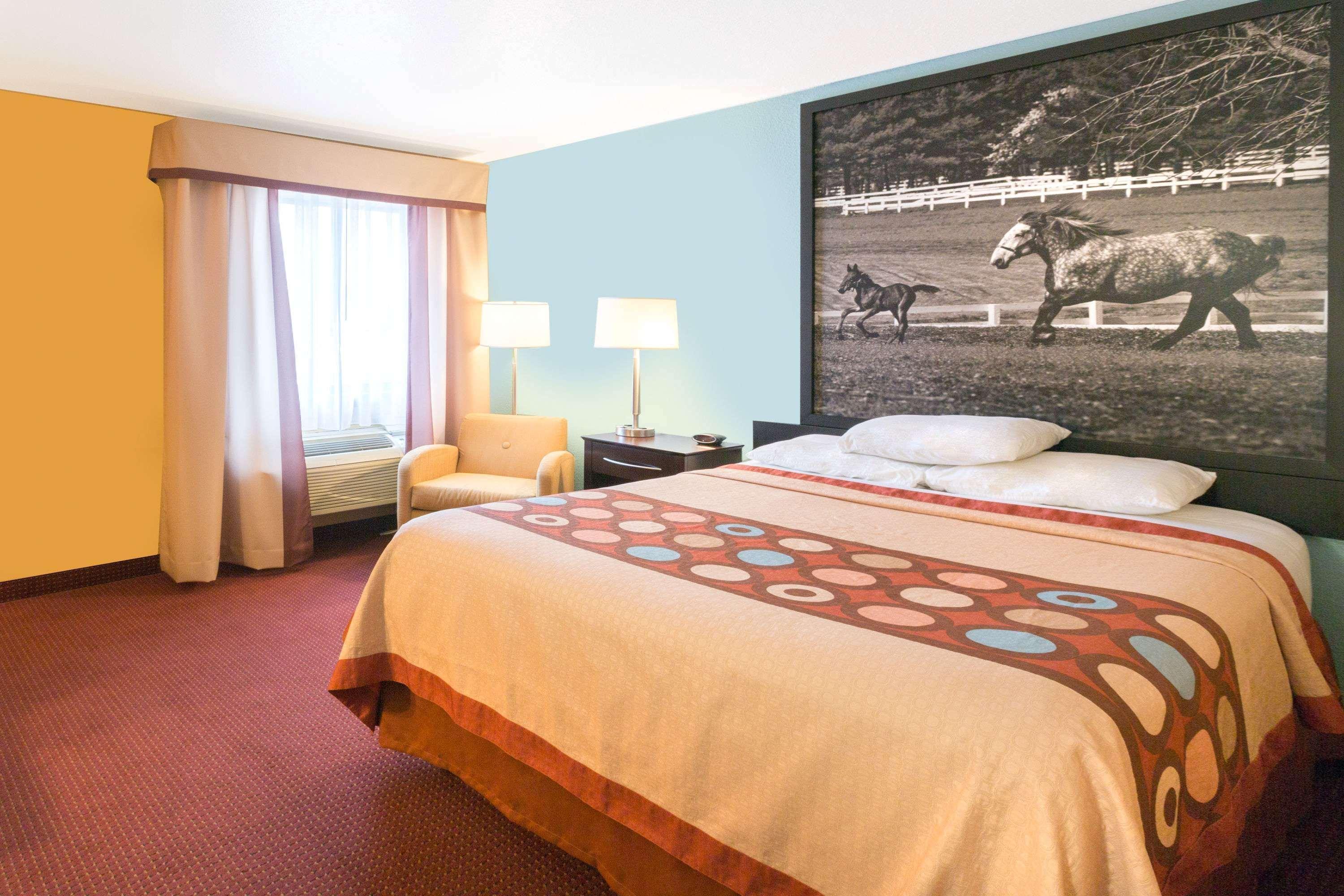 Super 8 By Wyndham Richmond Hotel Екстериор снимка