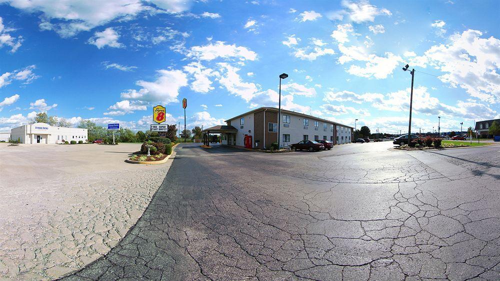 Super 8 By Wyndham Richmond Hotel Екстериор снимка