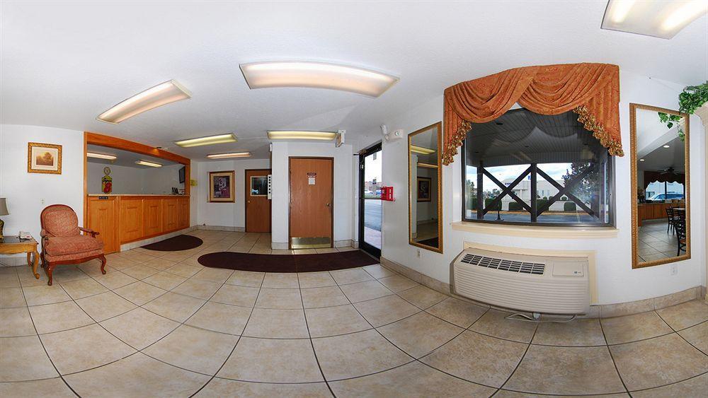 Super 8 By Wyndham Richmond Hotel Екстериор снимка