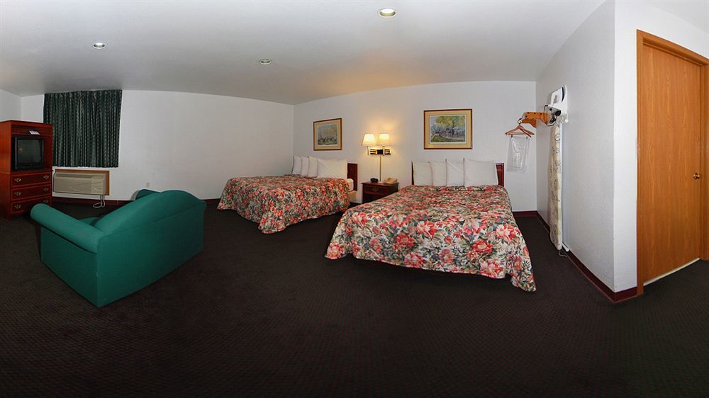 Super 8 By Wyndham Richmond Hotel Екстериор снимка
